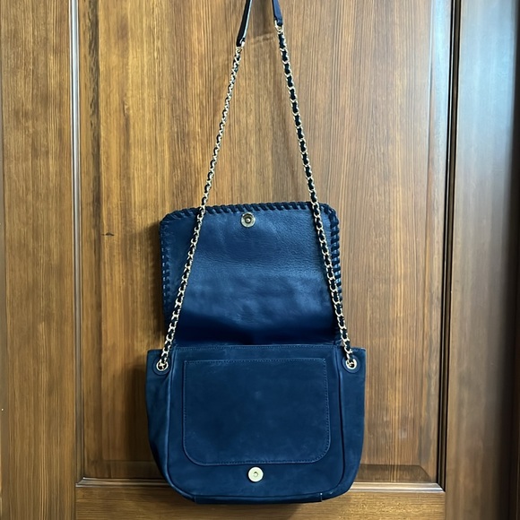 💙TORY BURCH💙 Marion Blue Suede Messenger Bag , Leather & Gold Chain Strap - Picture 6 of 10